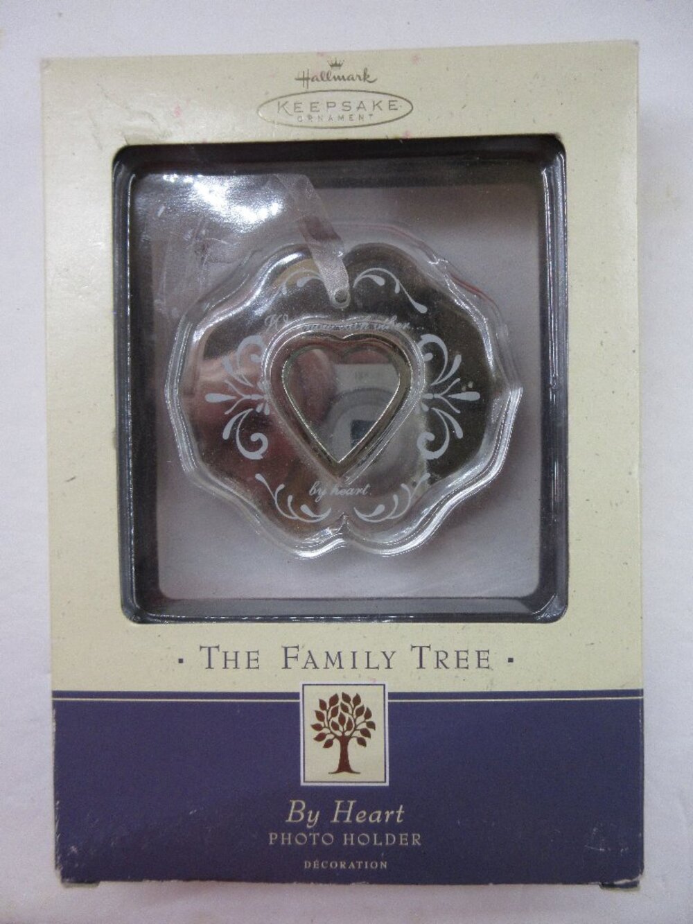 Hallmark Keepsake Ornament The Family Tree By Heart Photo Holder/Frame 2002